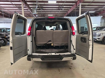2025 Chevrolet Express 3500 Passenger Van LT 1LT 155.1" WB - miniatura 14