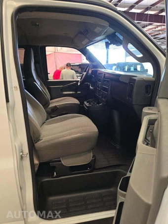 2025 Chevrolet Express 3500 Passenger Van LT 1LT 155.1" WB - miniatura 18