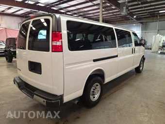 2025 Chevrolet Express 3500 Passenger Van LT 1LT 155.1" WB - miniatura 3