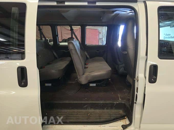 2025 Chevrolet Express 3500 Passenger Van LT 1LT 155.1" WB - miniatura 16