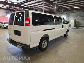 2025 Chevrolet Express 3500 Passenger Van LT 1LT 155.1" WB - miniatura 3