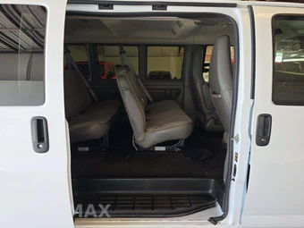 2025 Chevrolet Express 3500 Passenger Van LT 1LT 155.1" WB - miniatura 16