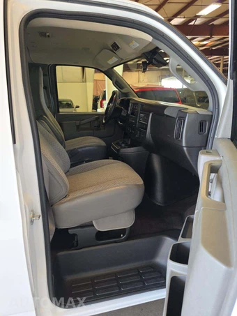 2025 Chevrolet Express 3500 Passenger Van LT 1LT 155.1" WB - miniatura 18