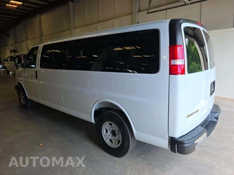 2025 Chevrolet Express 3500 Passenger Van LT 1LT 155.1" WB - miniatura 2