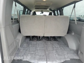 2025 Chevrolet Express 3500 Passenger Van LT 1LT 155.1" WB - miniatura 6