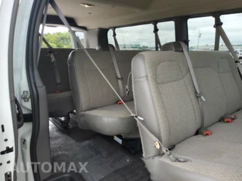 2025 Chevrolet Express 3500 Passenger Van LT 1LT 155.1" WB - miniatura 7