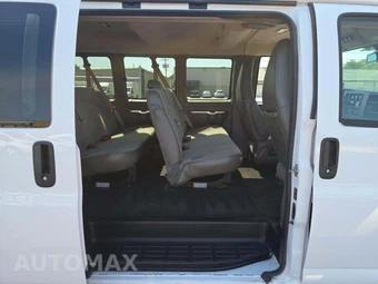 2025 Chevrolet Express 3500 Passenger Van LT 1LT 155.1" WB - miniatura 16
