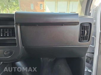 2025 Chevrolet Express 3500 Passenger Van LT 1LT 155.1" WB - miniatura 19