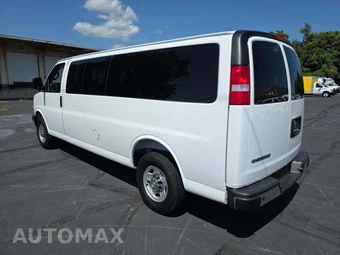 2025 Chevrolet Express 3500 Passenger Van LT 1LT 155.1" WB - miniatura 2