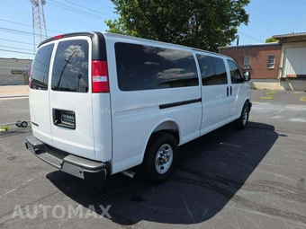 2025 Chevrolet Express 3500 Passenger Van LT 1LT 155.1" WB - miniatura 3