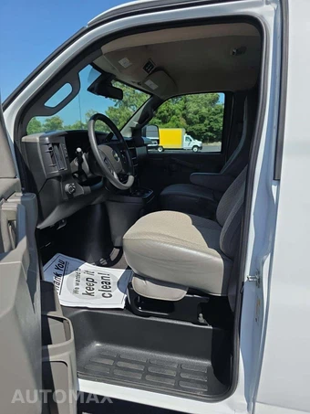 2025 Chevrolet Express 3500 Passenger Van LT 1LT 155.1" WB - miniatura 6