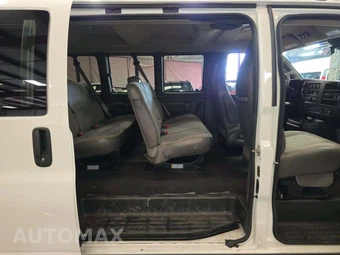 2025 Chevrolet Express 3500 Passenger Van LT 1LT 155.1" WB - miniatura 16