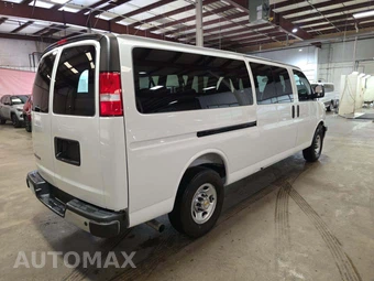 2025 Chevrolet Express 3500 Passenger Van LT 1LT 155.1" WB - miniatura 3
