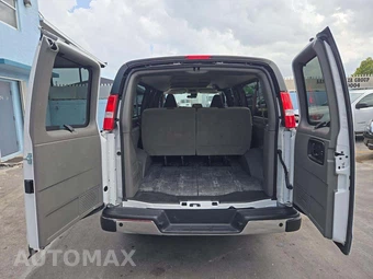 2025 Chevrolet Express 3500 Passenger Van LT 1LT 155.1" WB - miniatura 11