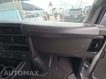 2025 Chevrolet Express 3500 Passenger Van LT 1LT 155.1" WB - miniatura 16