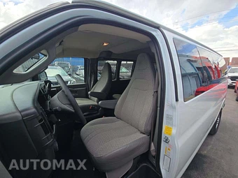 2025 Chevrolet Express 3500 Passenger Van LT 1LT 155.1" WB - miniatura 3