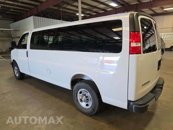 2025 Chevrolet Express 3500 Passenger Van LT 1LT 155.1" WB - miniatura 2