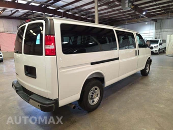 2025 Chevrolet Express 3500 Passenger Van LT 1LT 155.1" WB - miniatura 3