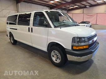2025 Chevrolet Express 3500 Passenger Van LT 1LT 155.1" WB - miniatura 4