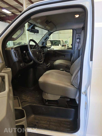 2025 Chevrolet Express 3500 Passenger Van LT 1LT 155.1" WB - miniatura 6