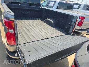 2025 Chevrolet Silverado 1500 High Country Crew Cab Medium Bed 3LZ - miniatura 14