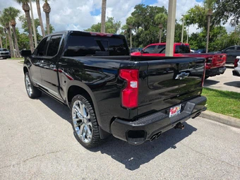 2025 Chevrolet Silverado 1500 High Country Crew Cab Short Bed 3LZ - miniatura 2