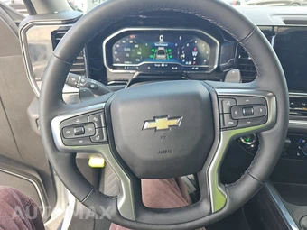2025 Chevrolet Silverado 1500 LTZ Crew Cab Short Bed 1LZ - miniatura 10
