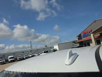 2025 Chevrolet Silverado 1500 LTZ Crew Cab Short Bed 1LZ - miniatura 9