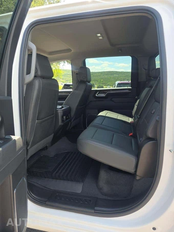 2025 Chevrolet Silverado 2500HD LT Crew Cab Medium Bed 1LT - miniatura 10