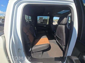 2025 Chevrolet Silverado 3500HD High Country Crew Cab Long Bed 3LZ DRW - miniatura 16