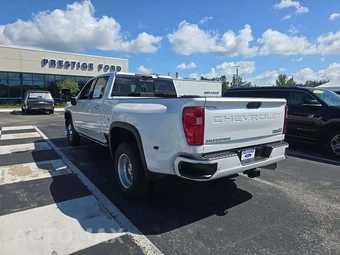 2025 Chevrolet Silverado 3500HD High Country Crew Cab Long Bed 3LZ DRW - miniatura 2