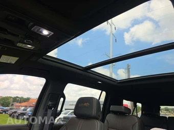 2025 Chevrolet Suburban High Country 3LZ - miniatura 8