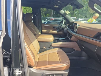 2025 Chevrolet Suburban High Country 3LZ - miniatura 8