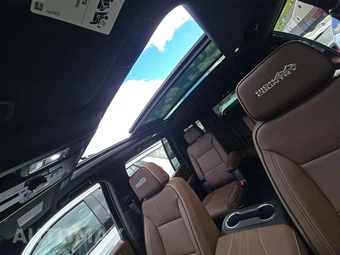 2025 Chevrolet Suburban High Country 3LZ - miniatura 11