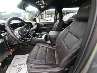 2025 Chevrolet Suburban High Country 3LZ - miniatura 7