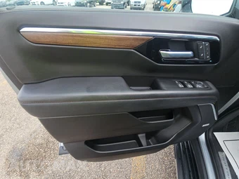 2025 Chevrolet Suburban High Country 3LZ - miniatura 9