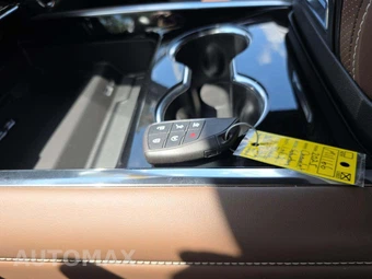 2025 Chevrolet Suburban High Country 3LZ - miniatura 8