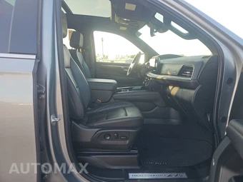 2025 Chevrolet Suburban High Country 3LZ - miniatura 8
