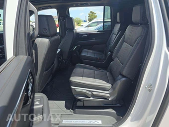 2025 Chevrolet Suburban High Country 3LZ - miniatura 13