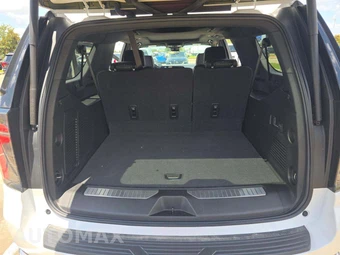 2025 Chevrolet Suburban High Country 3LZ - miniatura 15