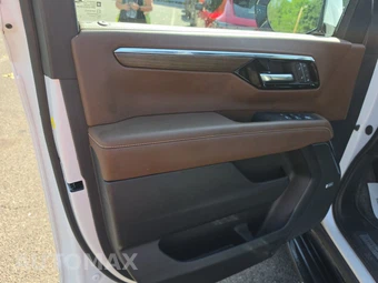 2025 Chevrolet Suburban High Country 3LZ - miniatura 9