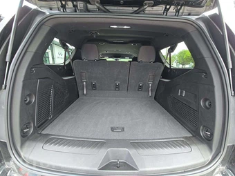 2025 Chevrolet Suburban LS 1LS - miniatura 12