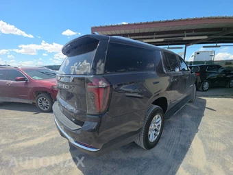 2025 Chevrolet Suburban LT 1LT - miniatura 4