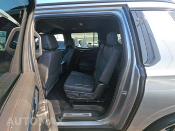 2025 Chevrolet Suburban RST 1SP - miniatura 13