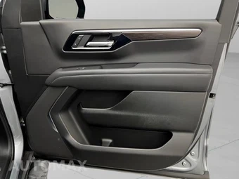 2025 Chevrolet Suburban Z71 2Z7 - miniatura 17