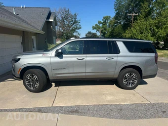 2025 Chevrolet Suburban Z71 2Z7 - miniatura 3