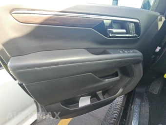 2025 Chevrolet Suburban Z71 2Z7 - miniatura 9