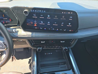 2025 Chevrolet Suburban Z71 2Z7 - miniatura 11