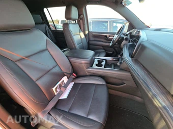 2025 Chevrolet Suburban Z71 2Z7 - miniatura 8