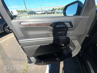 2025 Chevrolet Suburban Z71 2Z7 - miniatura 9